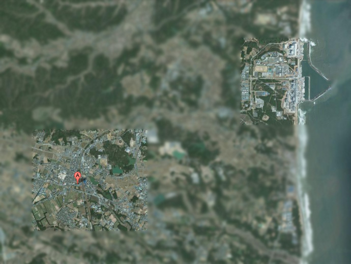 Призрачния град Окума, Япония, е в долния ляв ъгъл на снимката от Google maps. В горната, дясна, част се вижда АЕЦ Фукушима.